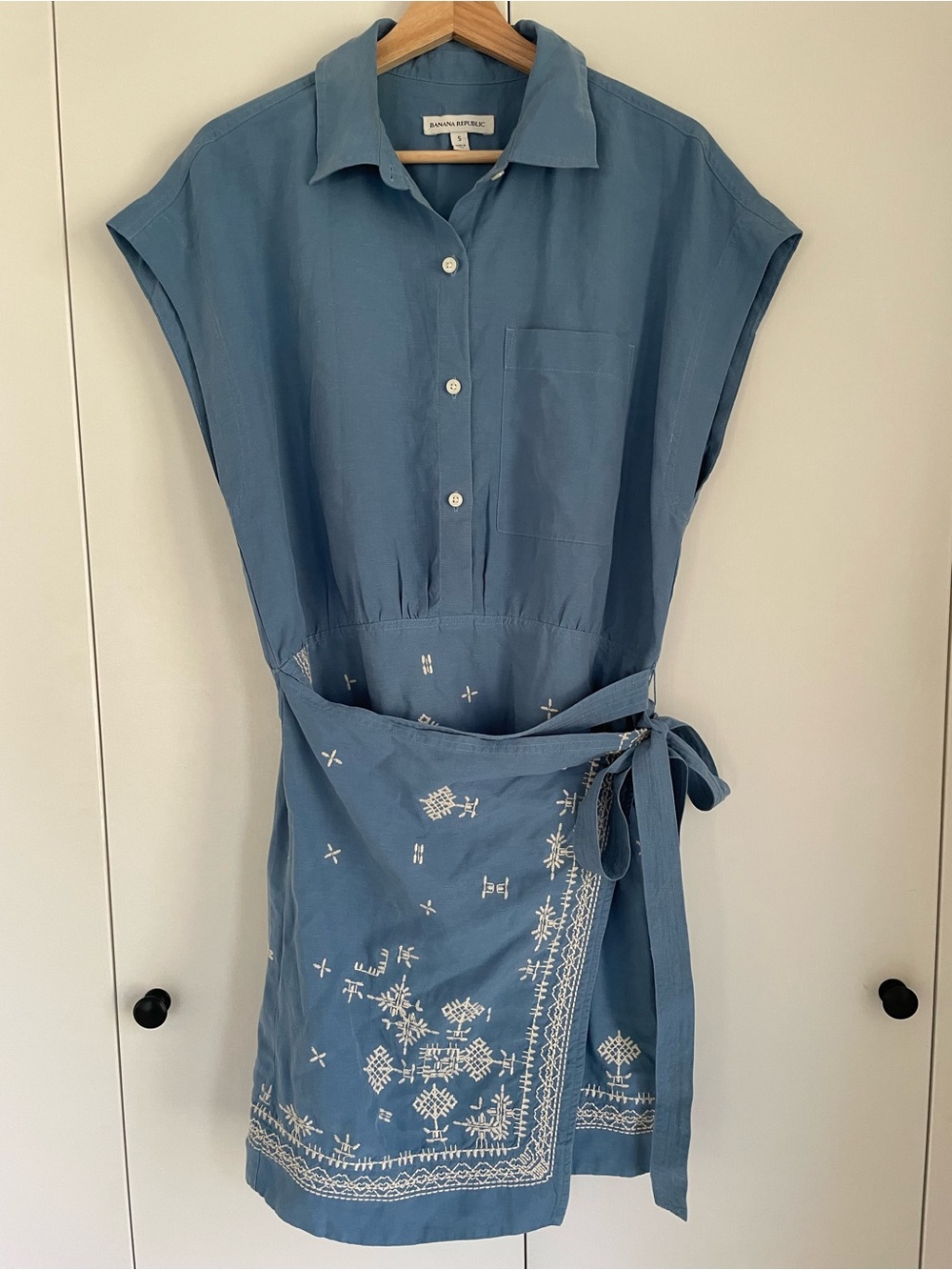 Banana Republic Embroidered Tencel Linen Wrap Dress Blue S